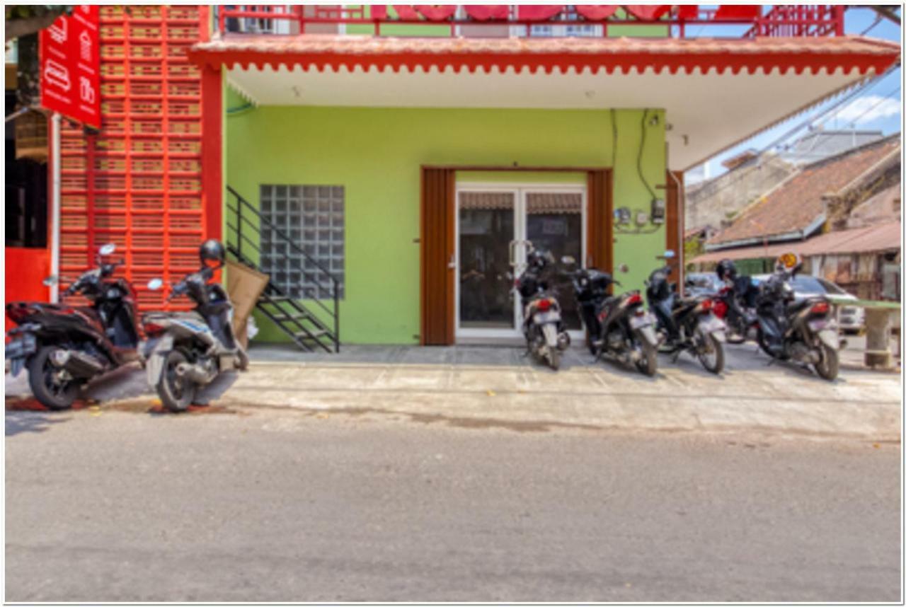 RedDoorz near Ramai Mall Malioboro Yogyakarta Esterno foto