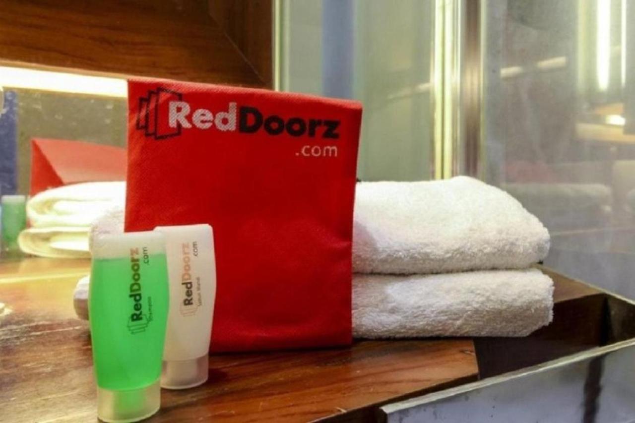 RedDoorz near Ramai Mall Malioboro Yogyakarta Esterno foto
